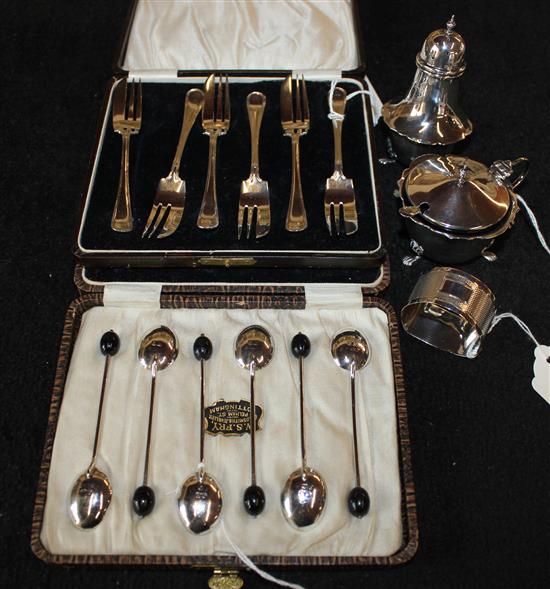 Set of silver bean terminal coffee spoons, set cake forks, 3-piece cruet set and sundry silver